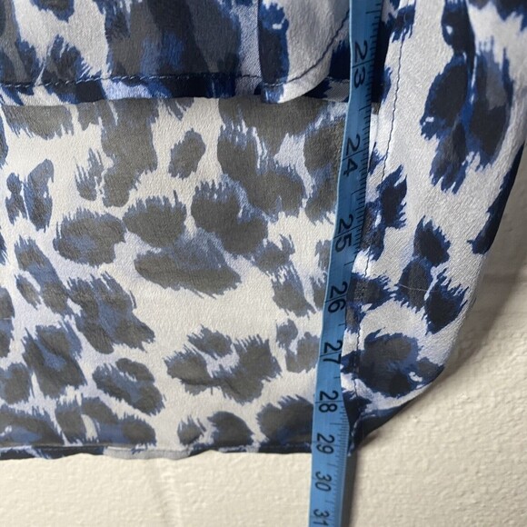 Diane von Furstenberg silk chiffon sheer Blue leopard Top sz 2 Oversized Button - Picture 10 of 10